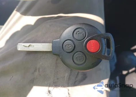 2013 Smart Fortwo Passion/Pure z USA, uszkodzony, nr VIN WMEEJ3BA2DK697614